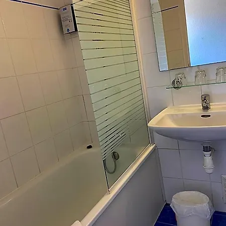 Hotel Shelder - En Cotentin - Equeurdreville 3*