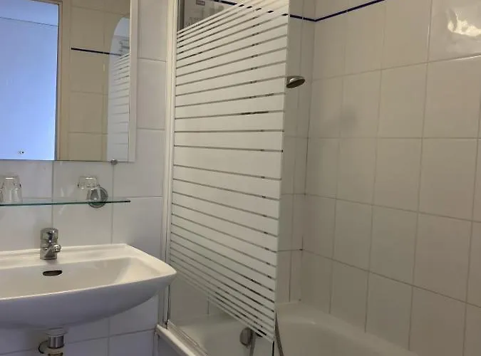 Hotel Shelder - En Cotentin - Equeurdreville 3*